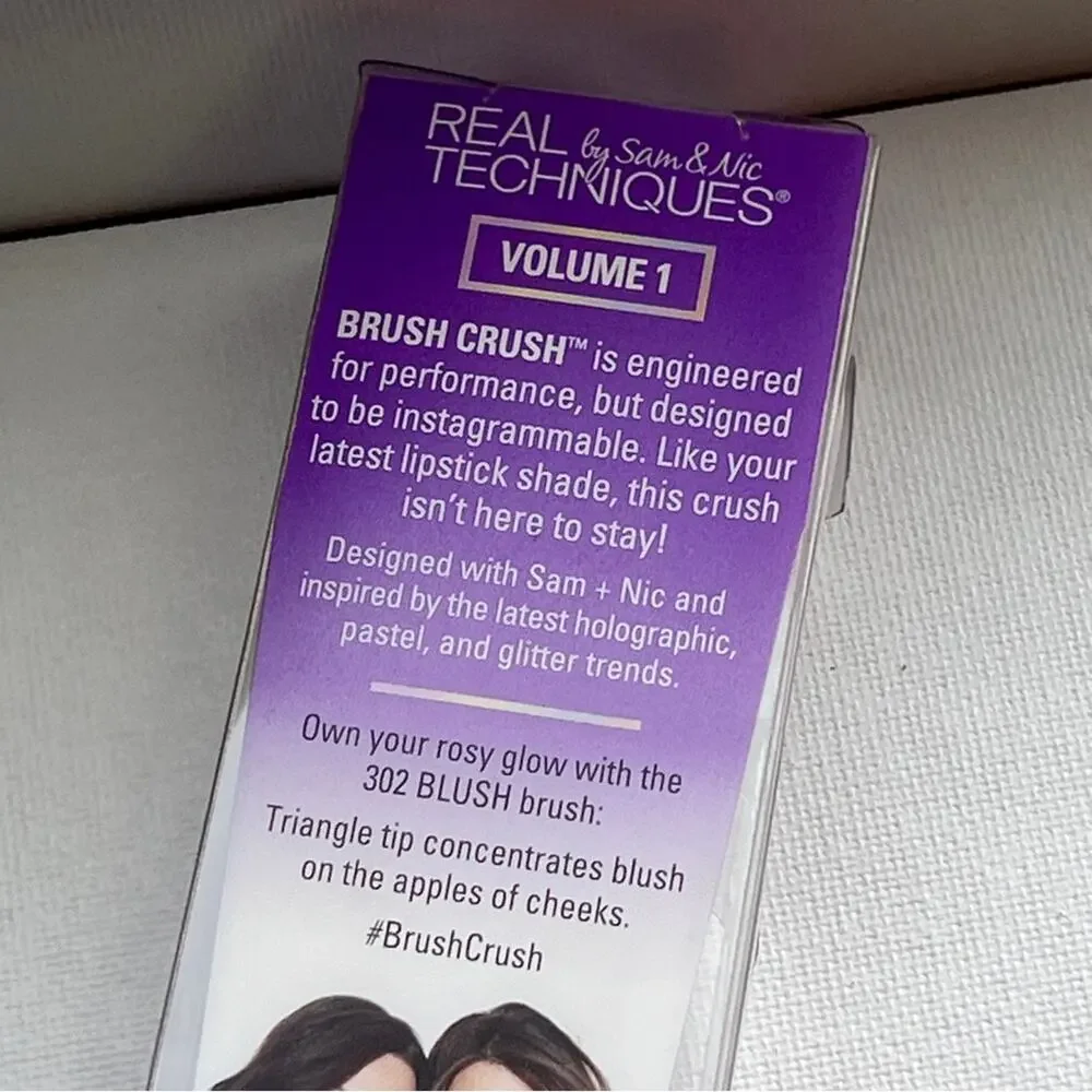 Real Techniques by Sam & Nic Limited Edition  Makeup Beauty Blush  Brush NWT